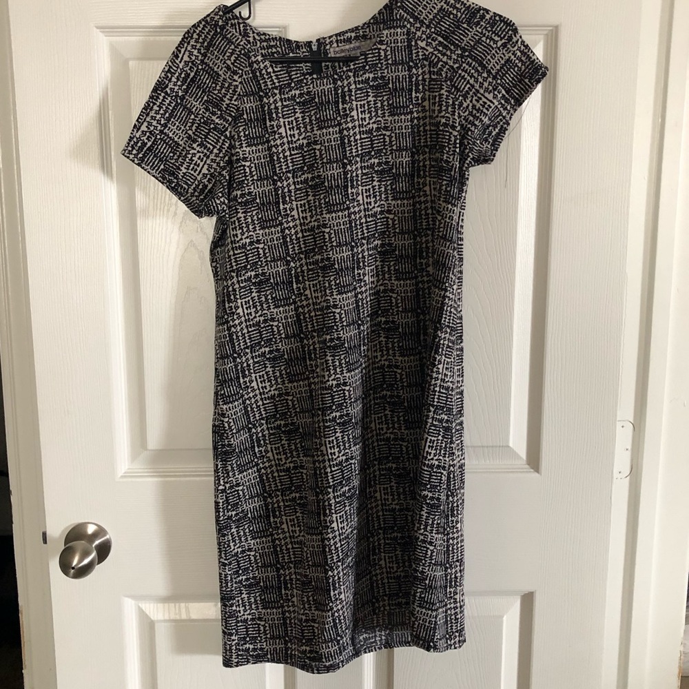 ••Black & White Dress